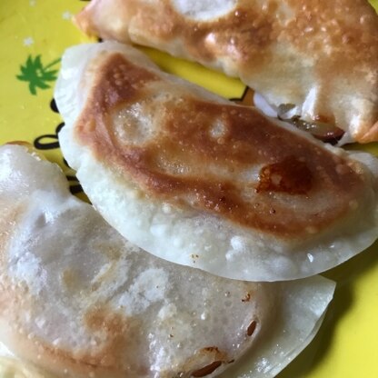 揚げ焼きしました。
りんごが大きかったのか、うまく包めず穴が空きましたが、美味しかったです。